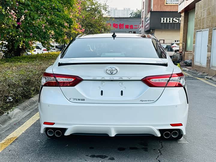 Фото 7 - Toyota Camry