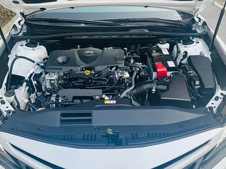 Фото 8 - Toyota Camry