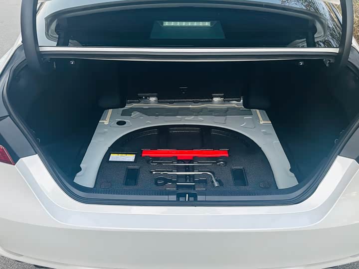 Фото 9 - Toyota Camry