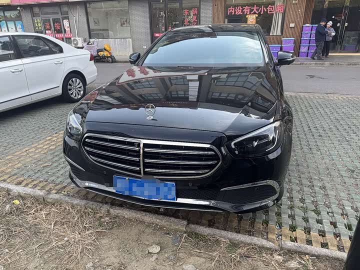 Фото 1 - Mercedes-Benz E-Class