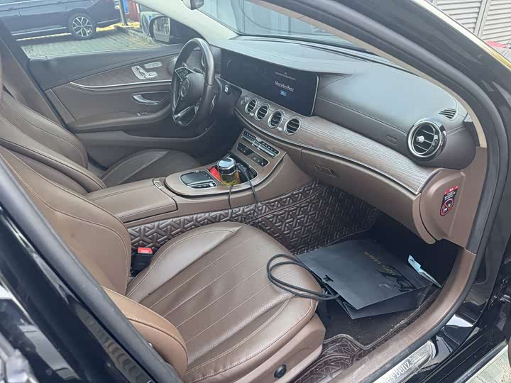 Фото 2 - Mercedes-Benz E-Class