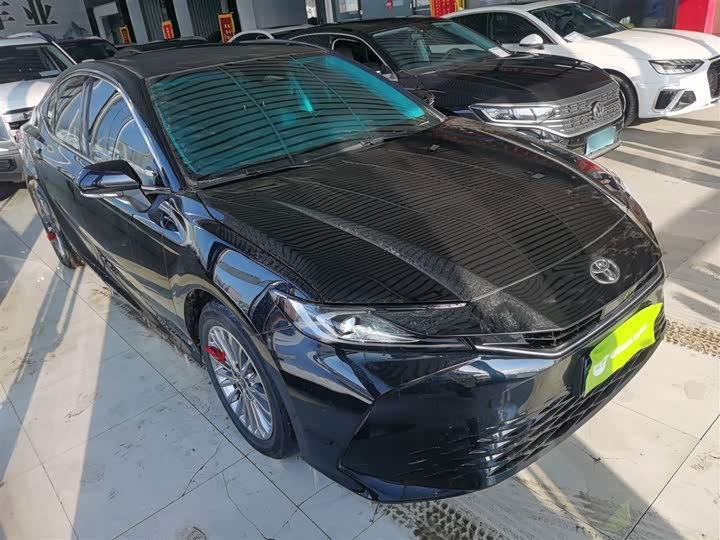 Фото 4 - Toyota Camry