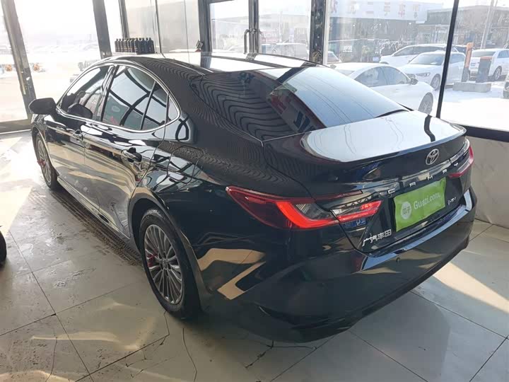 Фото 5 - Toyota Camry