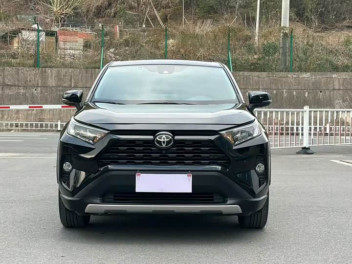 Фото 2 - Toyota RAV4