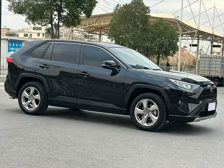 Фото 3 - Toyota RAV4