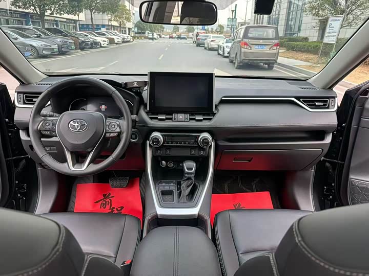 Фото 4 - Toyota RAV4