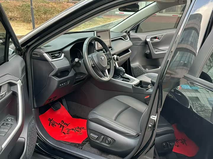 Фото 5 - Toyota RAV4