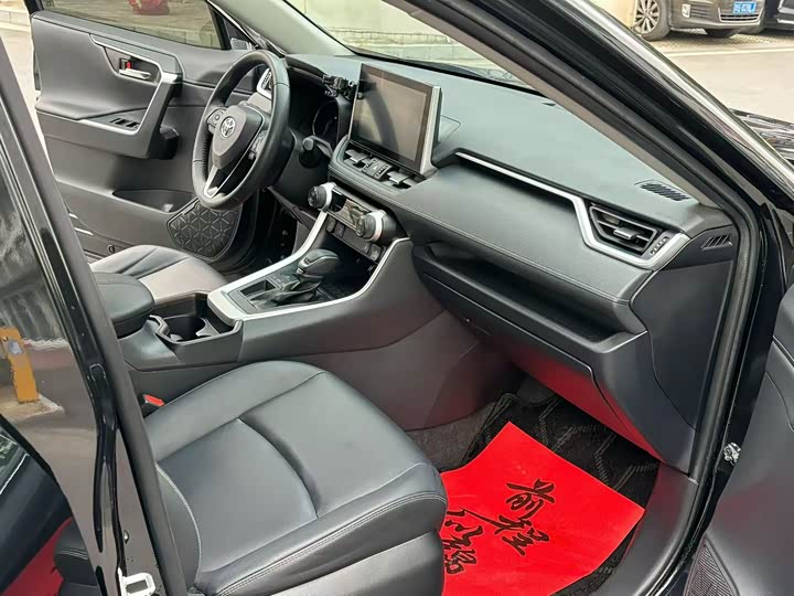 Фото 6 - Toyota RAV4