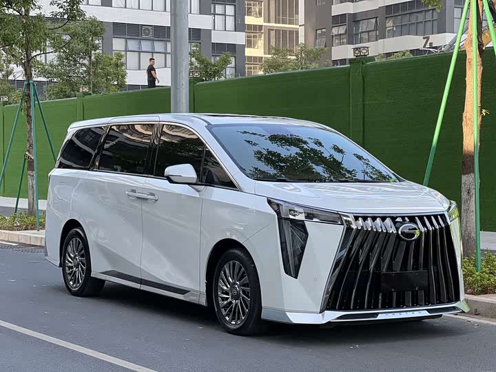 Фото 1 - GAC Trumpchi M8