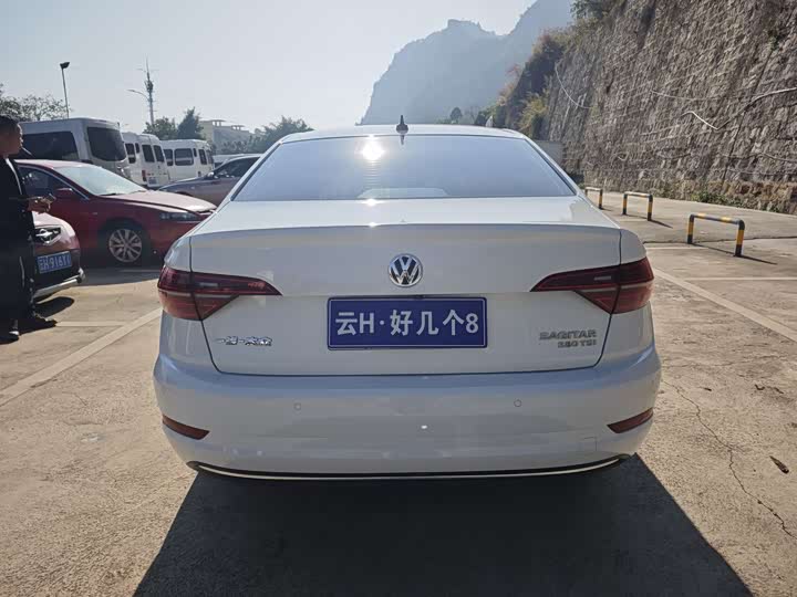 Фото 4 - Volkswagen Sagitar L