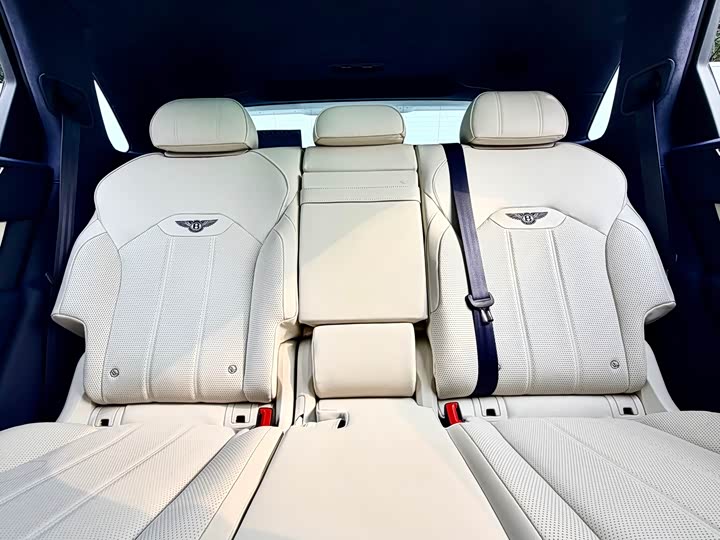 Фото 9 - Bentley Bentayga