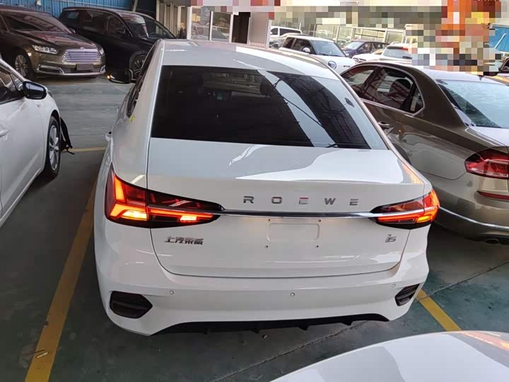 Фото 6 - Roewe i5