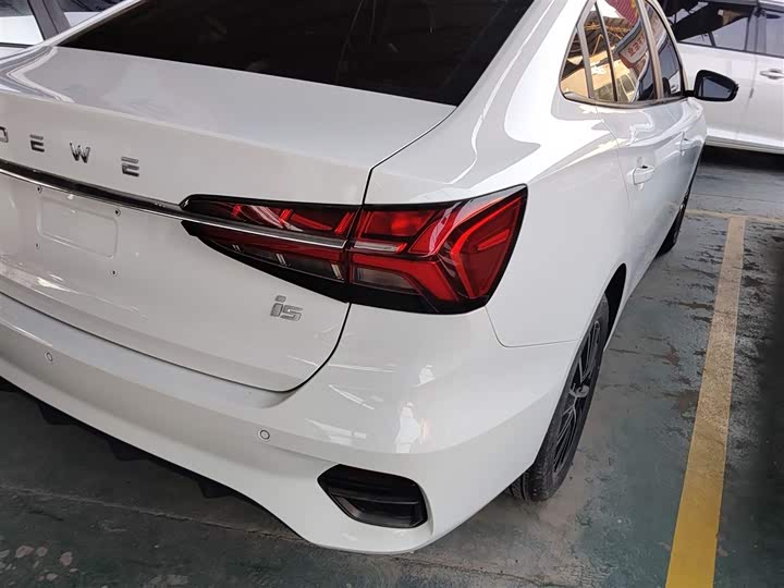 Фото 8 - Roewe i5