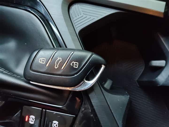 Фото 9 - Roewe i5