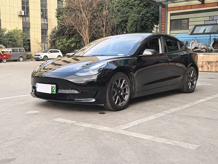 Фото 1 - Tesla Model 3