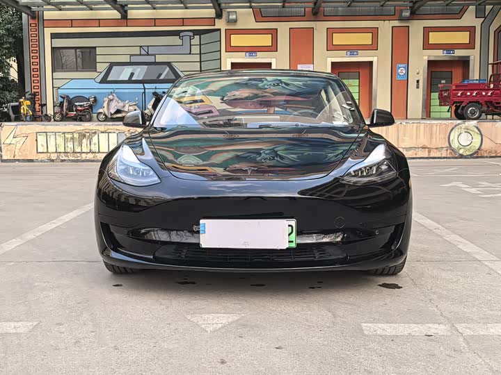 Фото 2 - Tesla Model 3