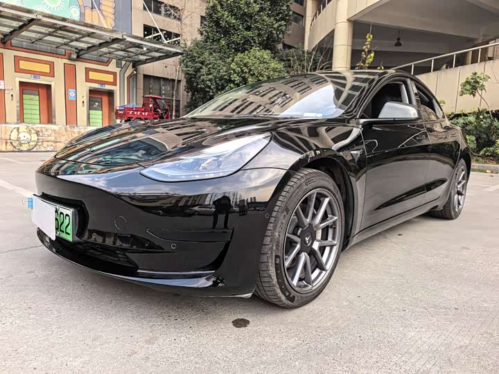 Фото 4 - Tesla Model 3