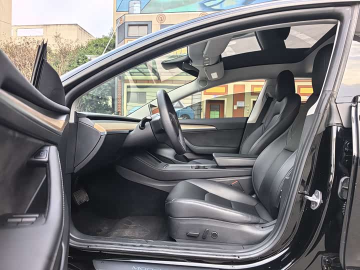 Фото 6 - Tesla Model 3