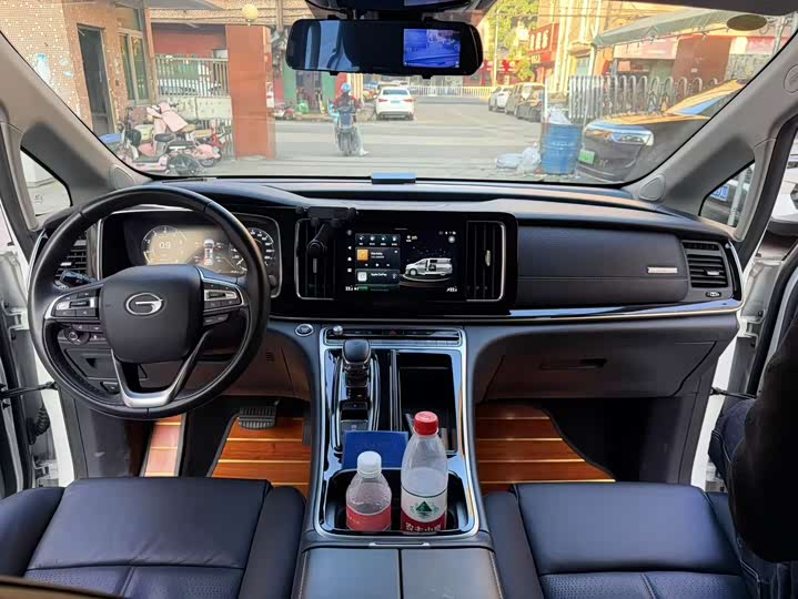 Фото 2 - GAC Trumpchi M8