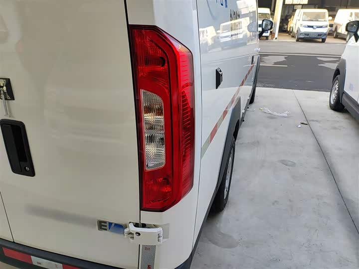 Фото 8 - Foton Smart Smurf E7