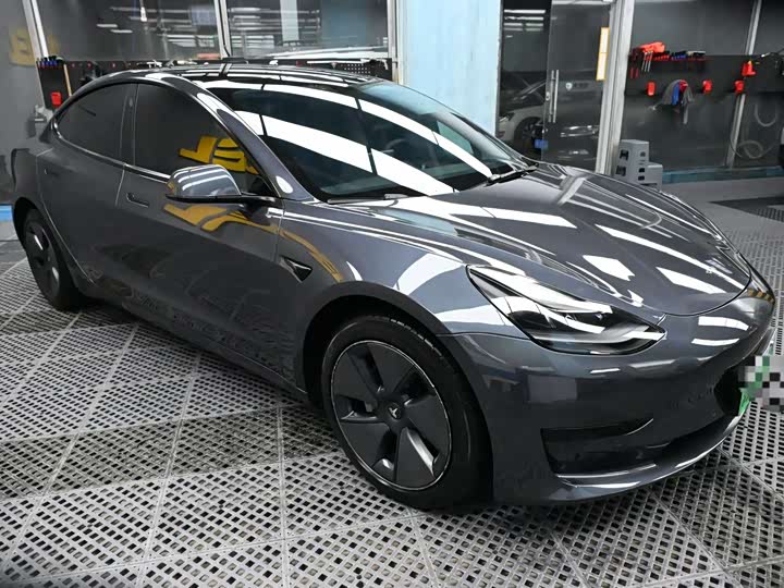 Фото 1 - Tesla Model 3