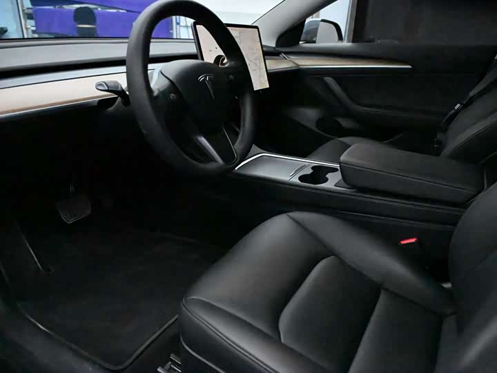 Фото 4 - Tesla Model 3