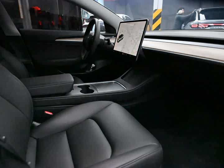 Фото 8 - Tesla Model 3