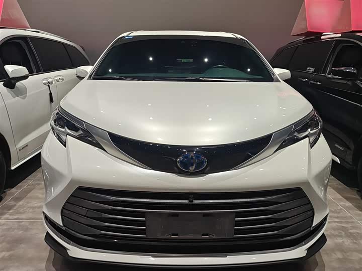 Фото 3 - Toyota Sienna