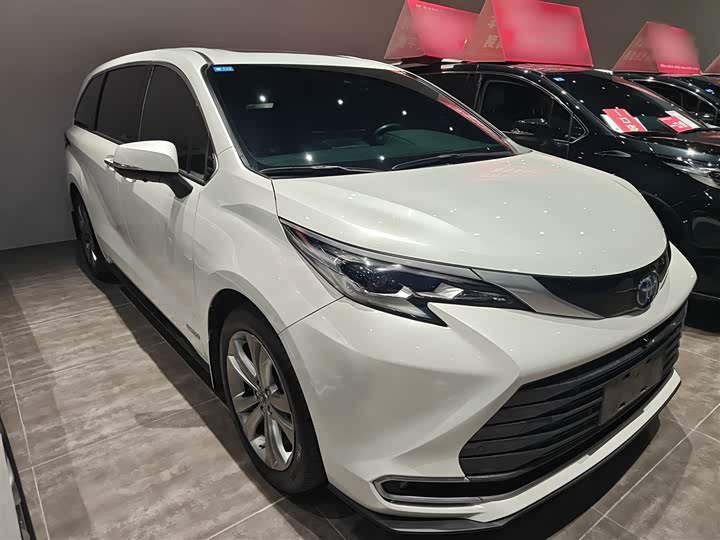 Фото 4 - Toyota Sienna