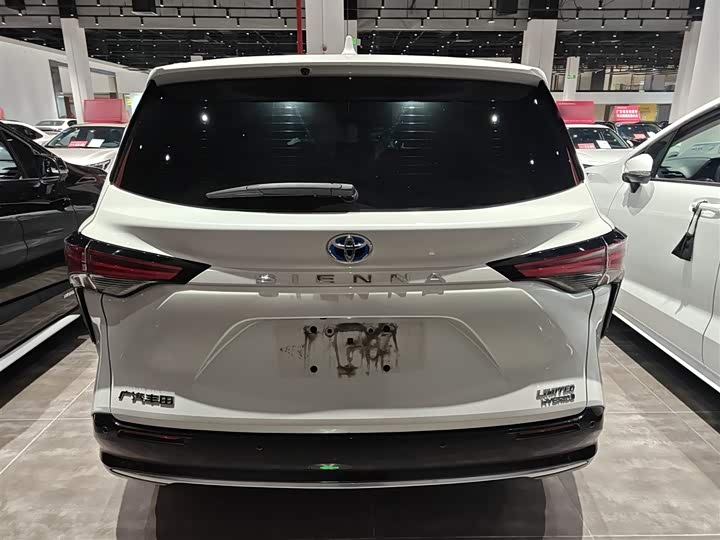 Фото 6 - Toyota Sienna