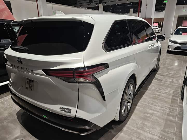 Фото 7 - Toyota Sienna