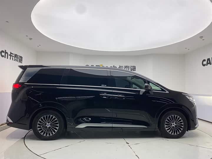 Фото 5 - Denza D9