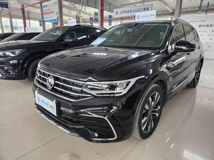 Фото 1 - Volkswagen Tiguan L Pro