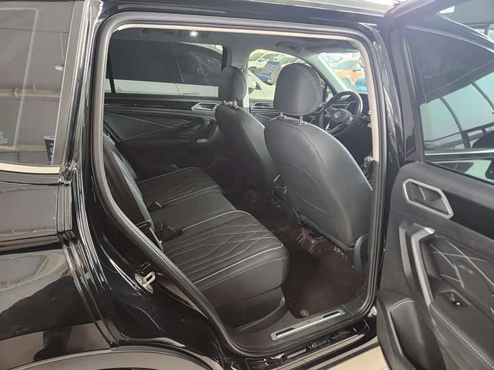 Фото 3 - Volkswagen Tiguan L Pro