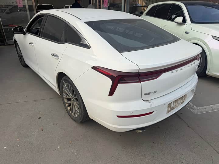 Фото 9 - Bestune B70