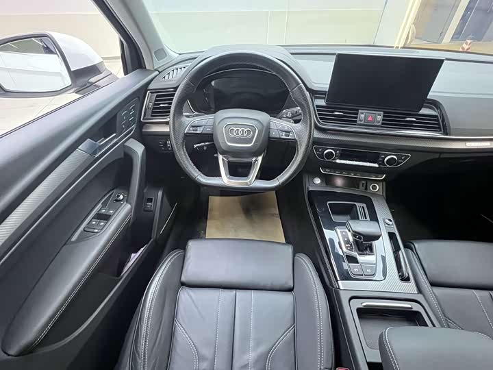 Фото 9 - Audi Q5L