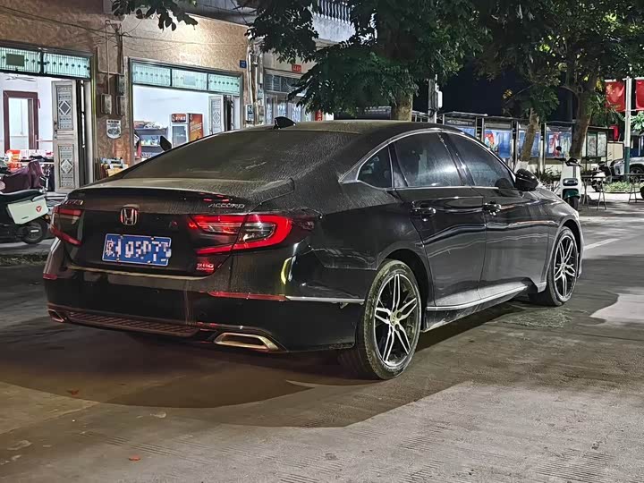 Фото 2 - Honda Accord