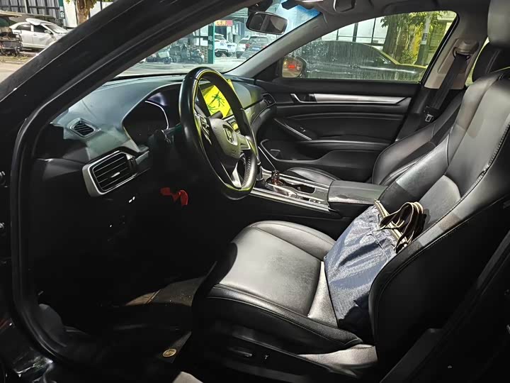 Фото 3 - Honda Accord