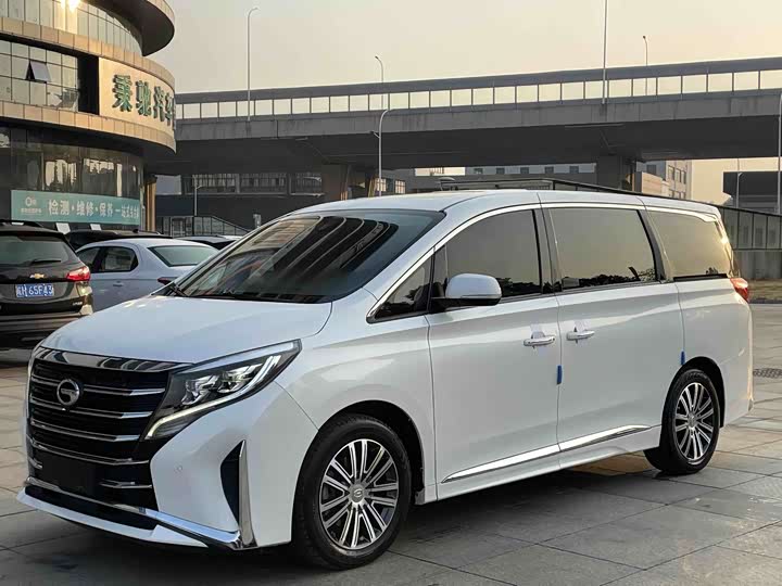 Фото 1 - GAC Trumpchi M8