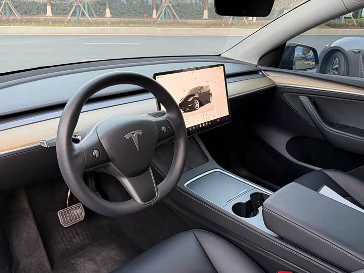 Фото 3 - Tesla Model Y