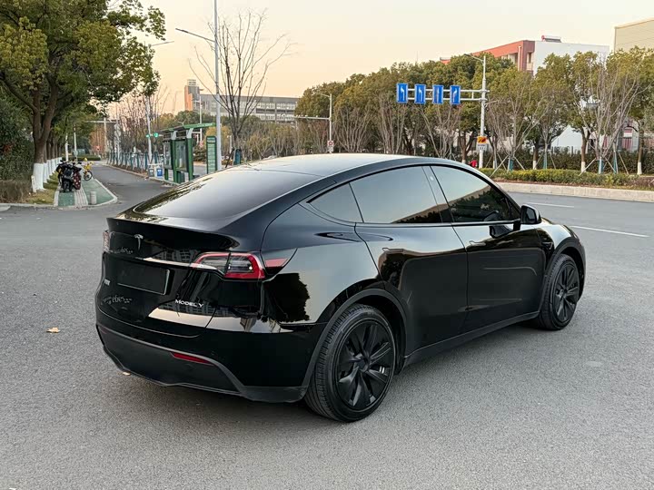 Фото 8 - Tesla Model Y