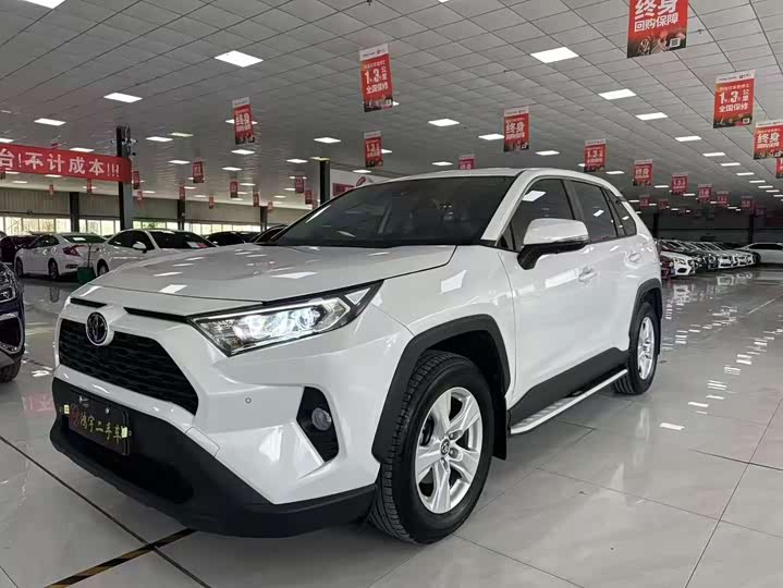 Фото 1 - Toyota RAV4