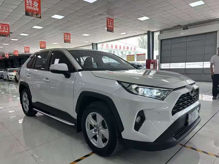 Фото 3 - Toyota RAV4