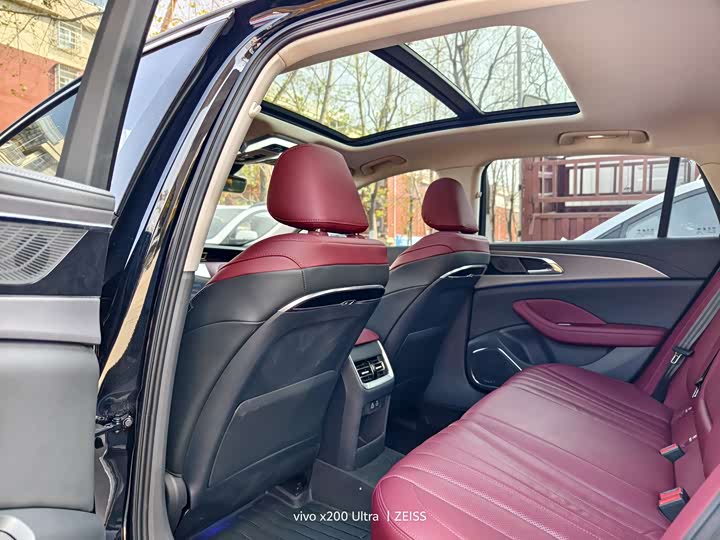 Фото 5 - Hongqi H5