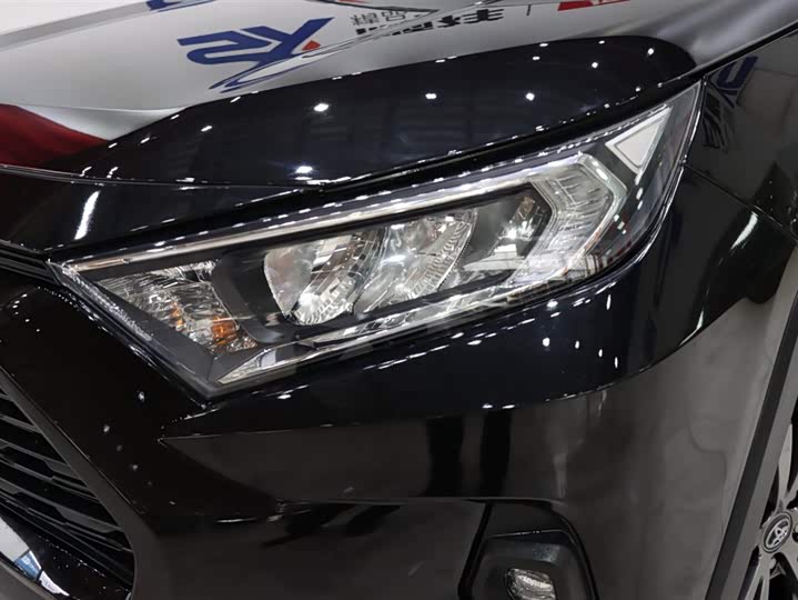 Фото 7 - Toyota RAV4