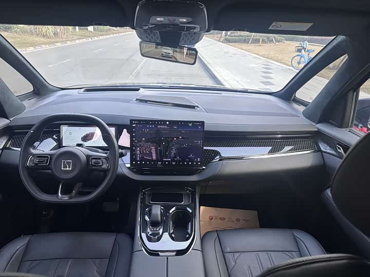 Фото 6 - Zeekr 009