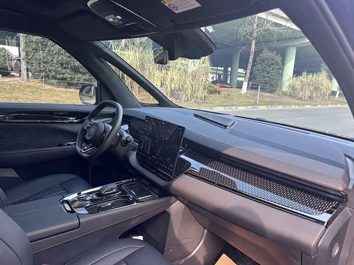 Фото 9 - Zeekr 009