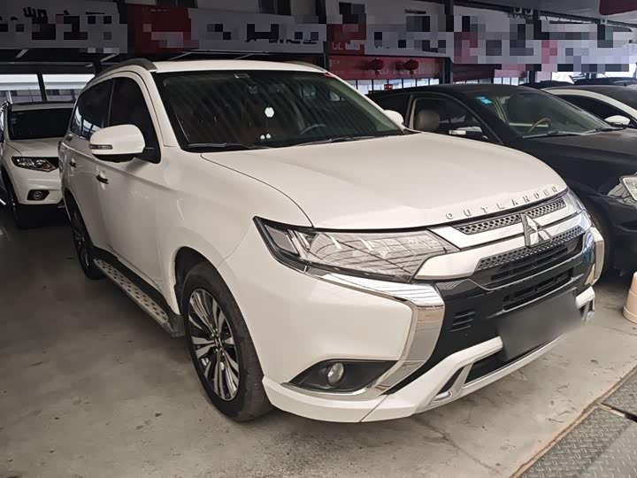 Фото 4 - Mitsubishi Outlander