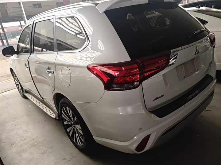 Фото 5 - Mitsubishi Outlander