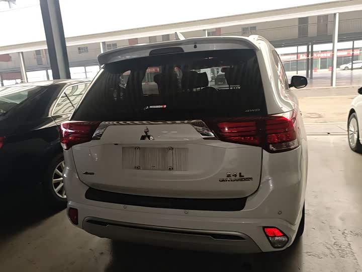 Фото 6 - Mitsubishi Outlander